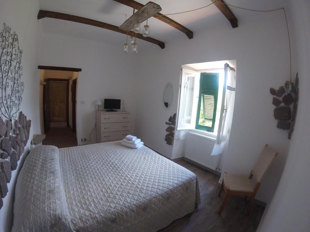 Agriturismo Dei Legi San Pietro Vara Ngoại thất bức ảnh